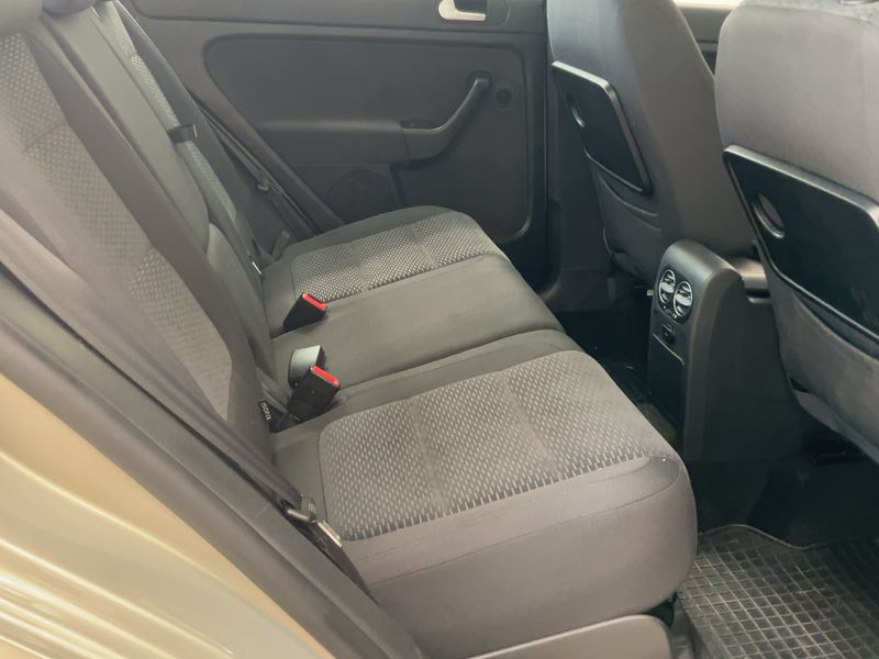 Volkswagen Golf VI Plus 1.6 TDI Rabbit BlueMotion Tech 2013 – снимка 19