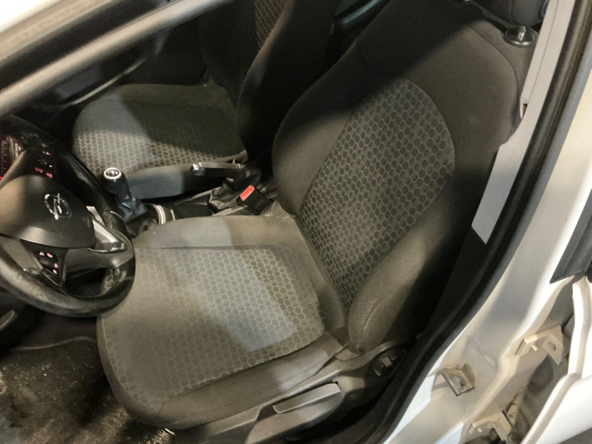 Opel Corsa 2016 — photo 32