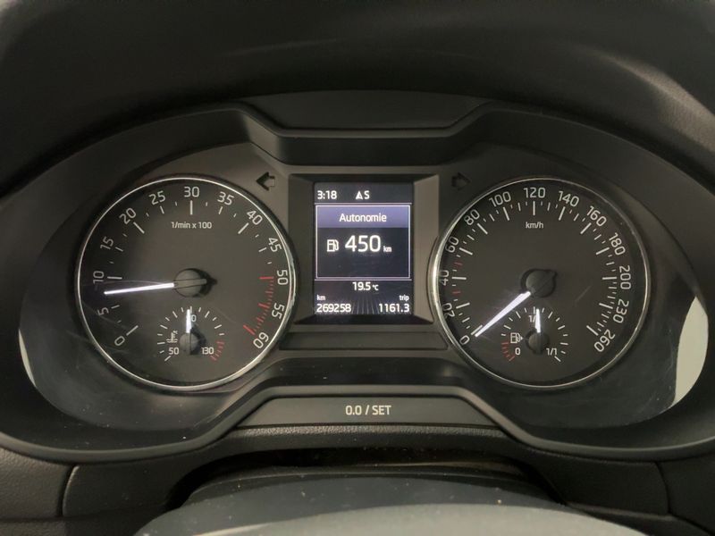 Skoda Octavia 2.0 TDI Ambition — zdjęcie 13