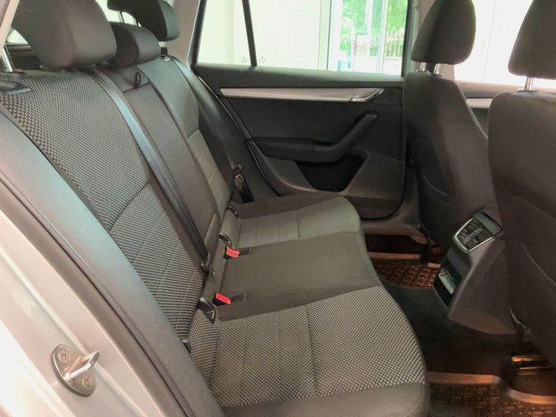 Skoda Octavia 2.0 TDI Ambition — zdjęcie 14
