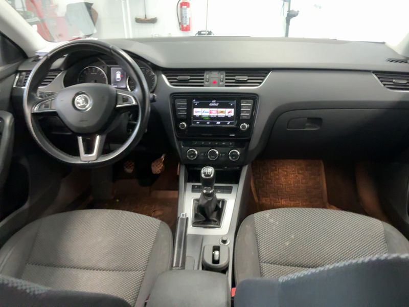Skoda Octavia 2.0 TDI Ambition — zdjęcie 12