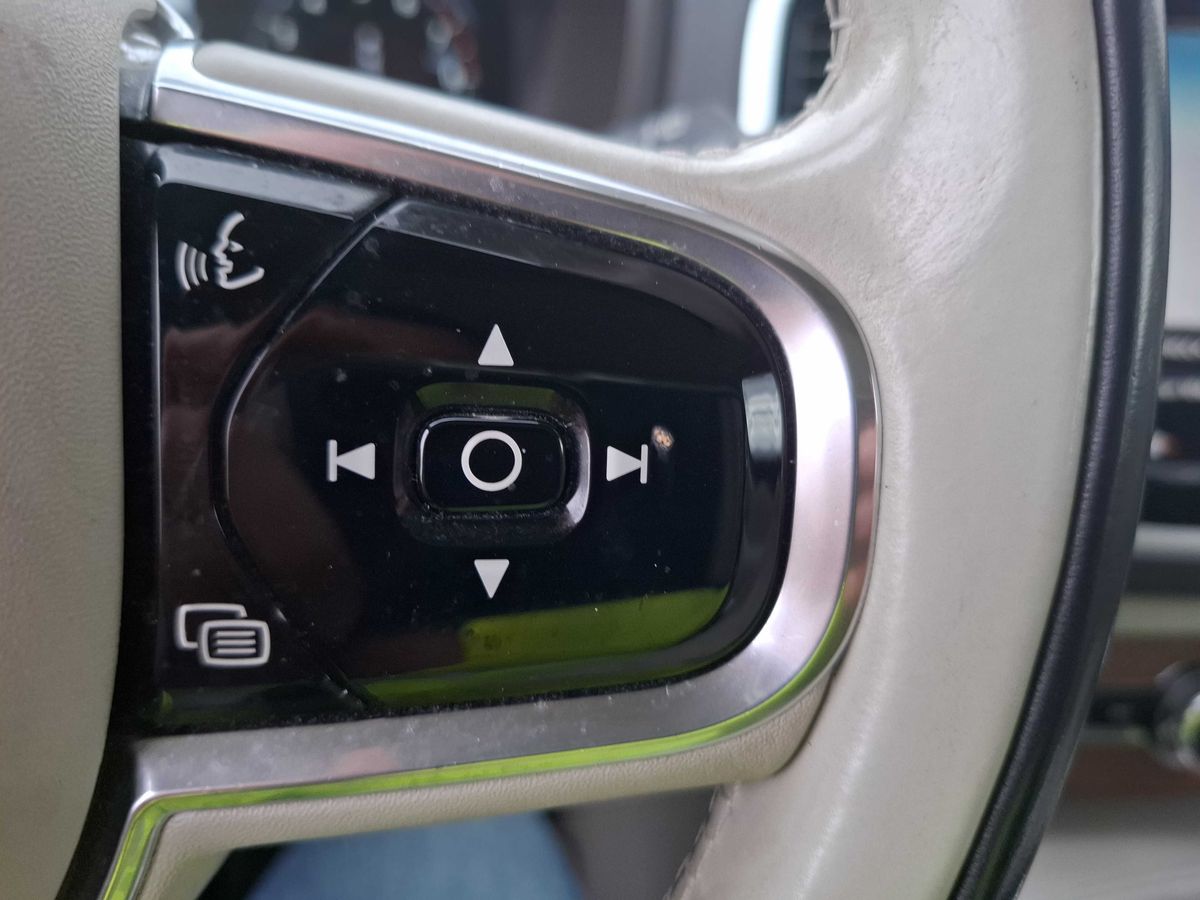 Volvo XC90 2016 — photo 28