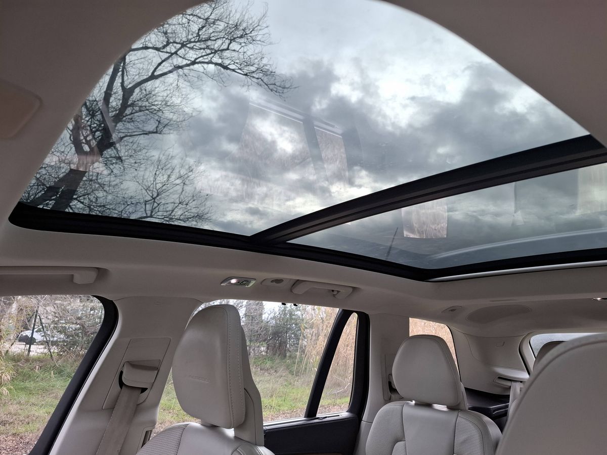 Volvo XC90 2016 — photo 35