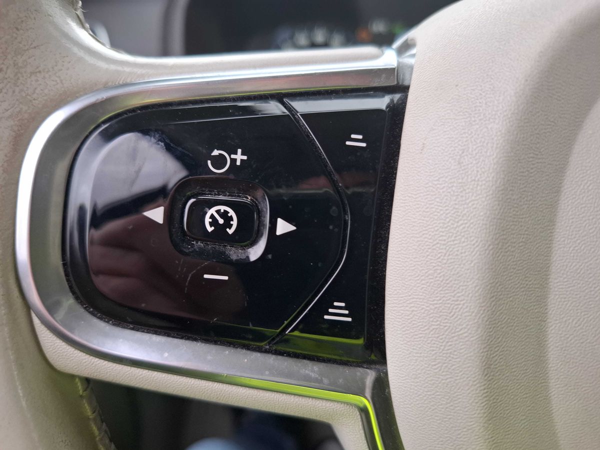 Volvo XC90 2016 — photo 27