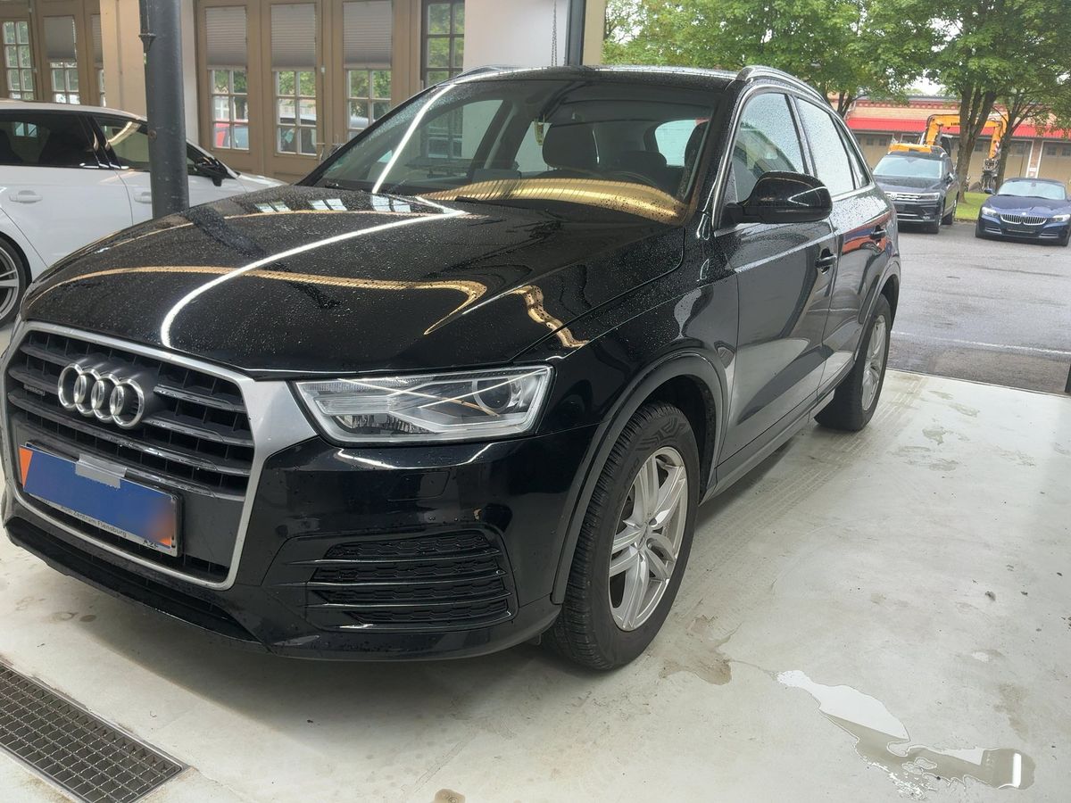 Audi Q3 2016 — photo 1