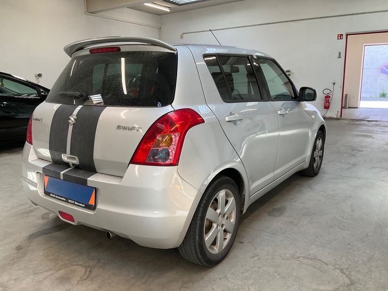 Suzuki Swift 1.3 Comfort — zdjęcie 2