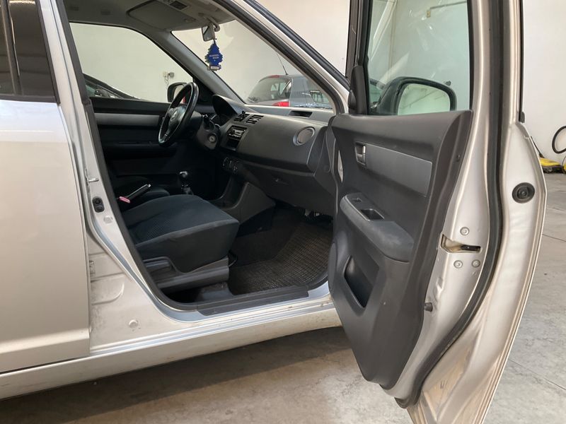 Suzuki Swift 1.3 Comfort — zdjęcie 3