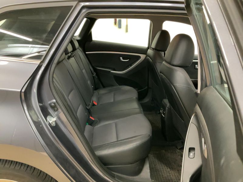 Hyundai i30 1.6 GDI Premium 2015 – снимка 19