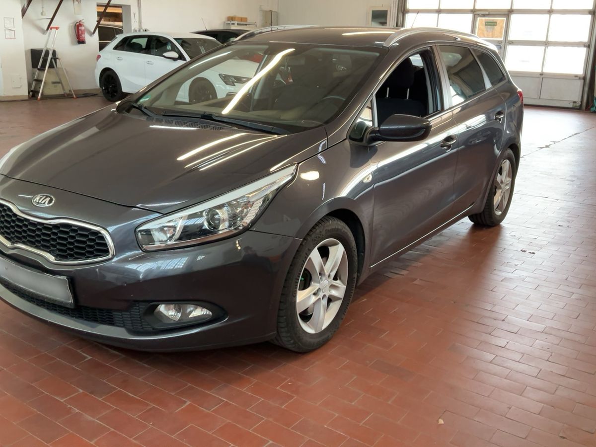 Kia cee'd 2015 — photo 1