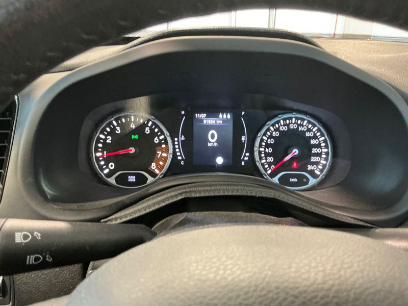 Jeep Renegade 1.0 TGDi Longitude 4x2 — zdjęcie 13