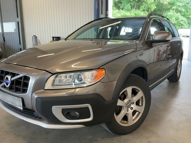 Volvo XC70 2.4 DRIVe Momentum 2WD — zdjęcie 1