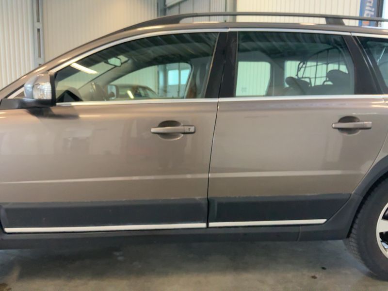 Volvo XC70 2.4 DRIVe Momentum 2WD — zdjęcie 4