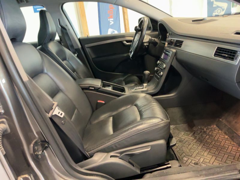 Volvo XC70 2.4 DRIVe Momentum 2WD — zdjęcie 11