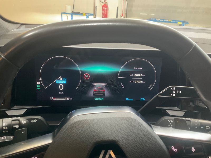 Renault Austral 1.2 Hybrid E-Tech Iconic — zdjęcie 13