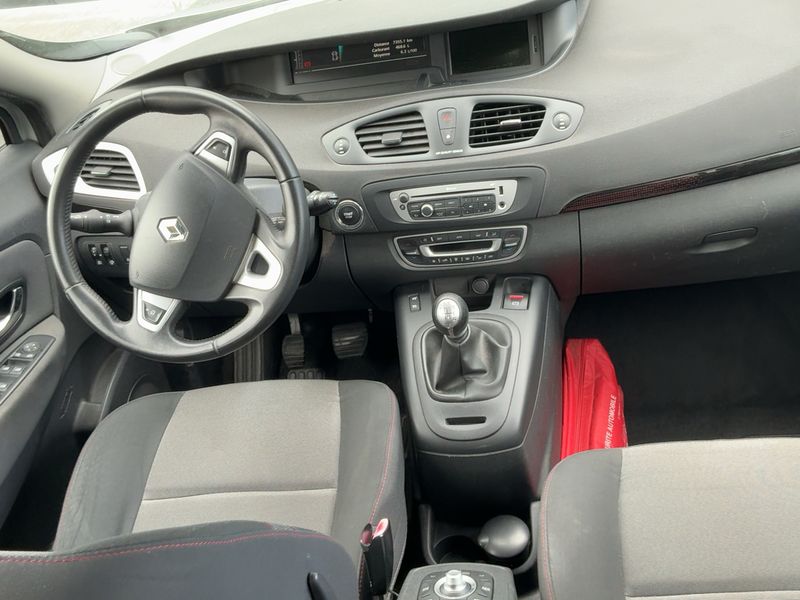Renault Scenic 1.5 dCi Expression — zdjęcie 12