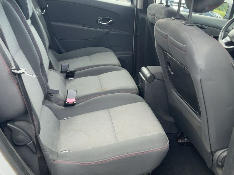 Renault Scenic 1.5 dCi Expression — zdjęcie 14