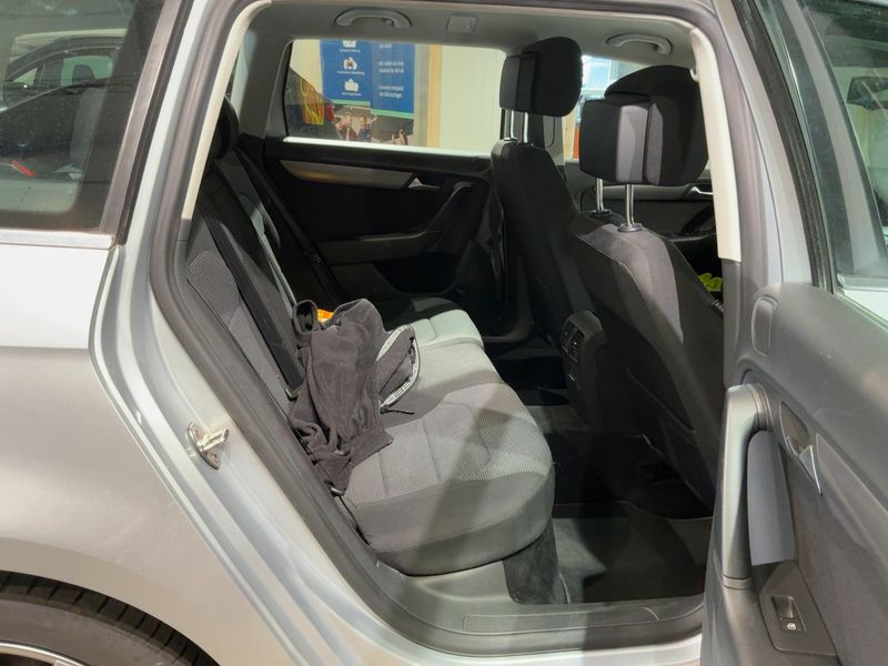 Volkswagen Passat 2.0 TDI Comfortline BlueMotion Tech — zdjęcie 14
