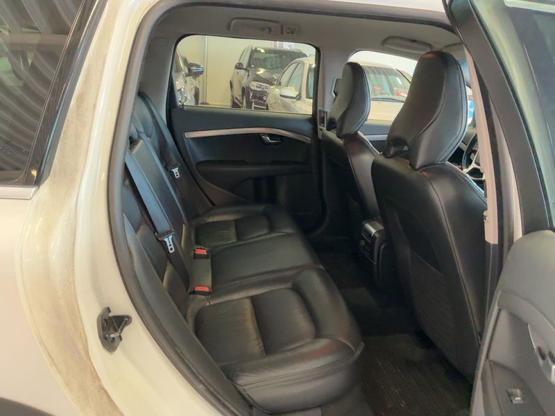 Volvo XC70 2.4 D5 Summum AWD — zdjęcie 14