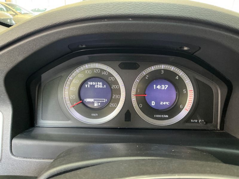 Volvo XC70 2.4 D5 Summum AWD — zdjęcie 13