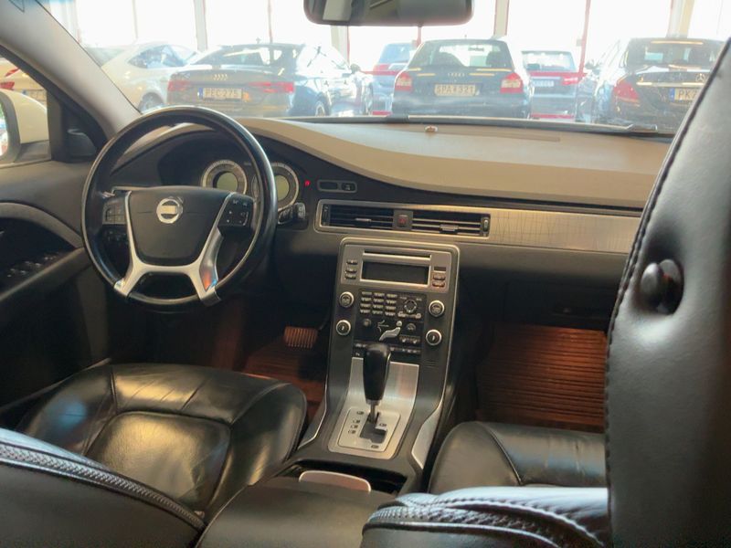 Volvo XC70 2.4 D5 Summum AWD — zdjęcie 12