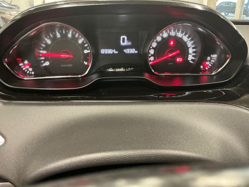 Peugeot 208 1.2 VTi Envy 2013 – снимка 18