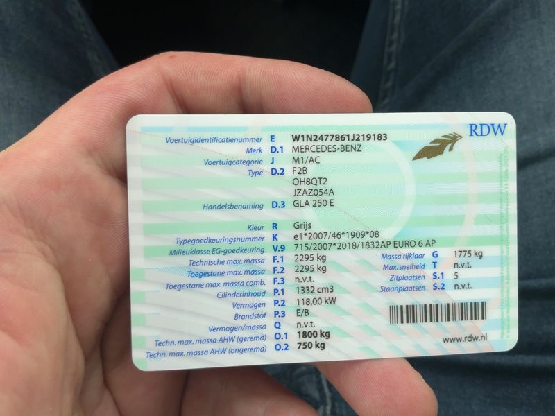 Mercedes-Benz GLA-Klasse GLA 250e AMG Line — zdjęcie 15