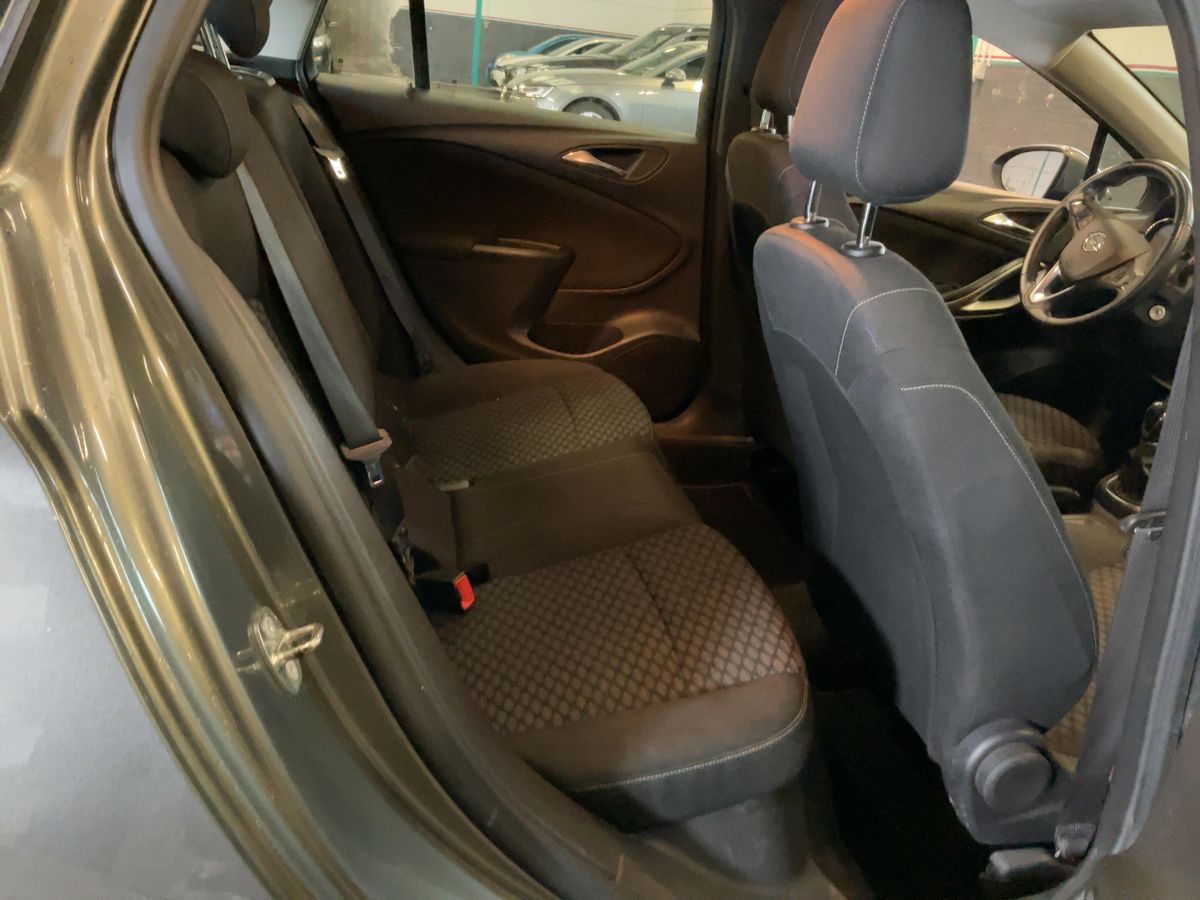 Opel Astra 2018 — photo 20