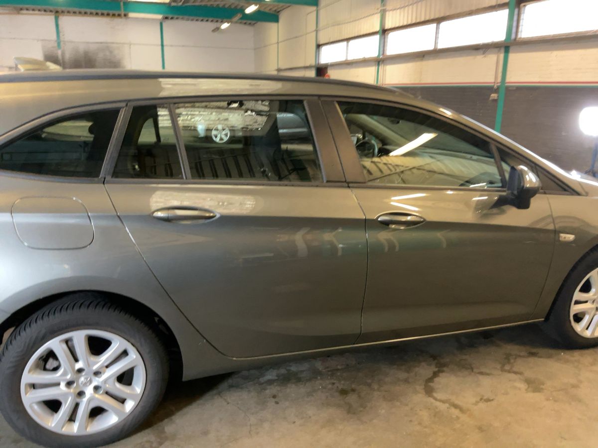Opel Astra 2018 — photo 11
