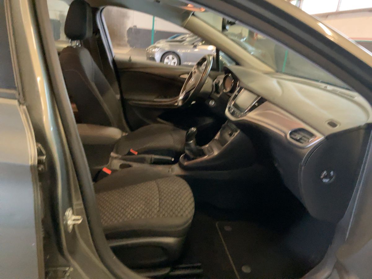 Opel Astra 2018 — photo 17