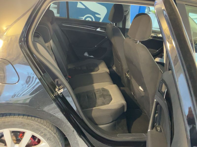 Volkswagen Golf VII 1.6 TDI Executive BlueMotion Tech — zdjęcie 14