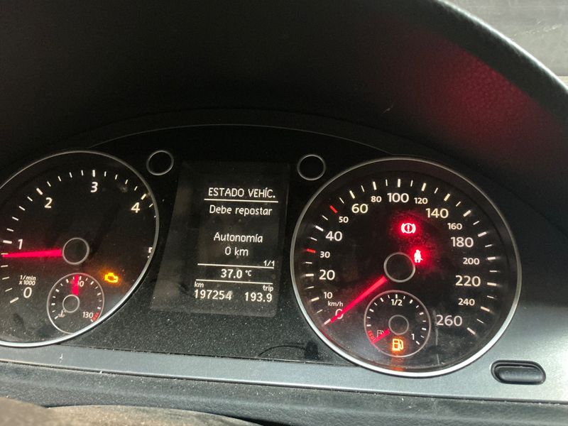 Volkswagen Passat 2.0 TDI Edition Plus — zdjęcie 13