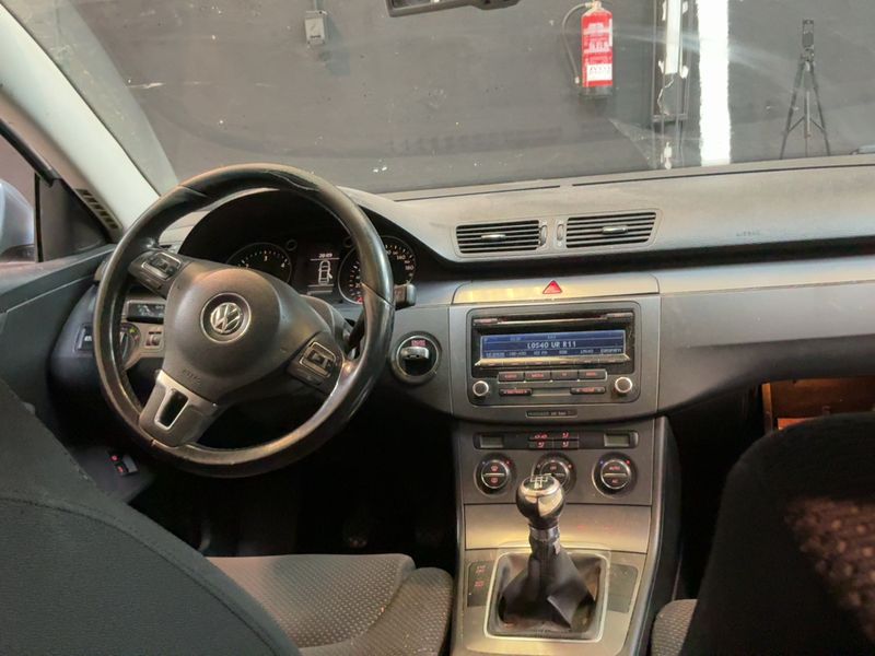 Volkswagen Passat 2.0 TDI Edition Plus — zdjęcie 12