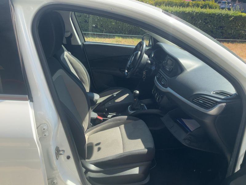 Fiat Tipo 1.6 JTDM Opening Edition — zdjęcie 11