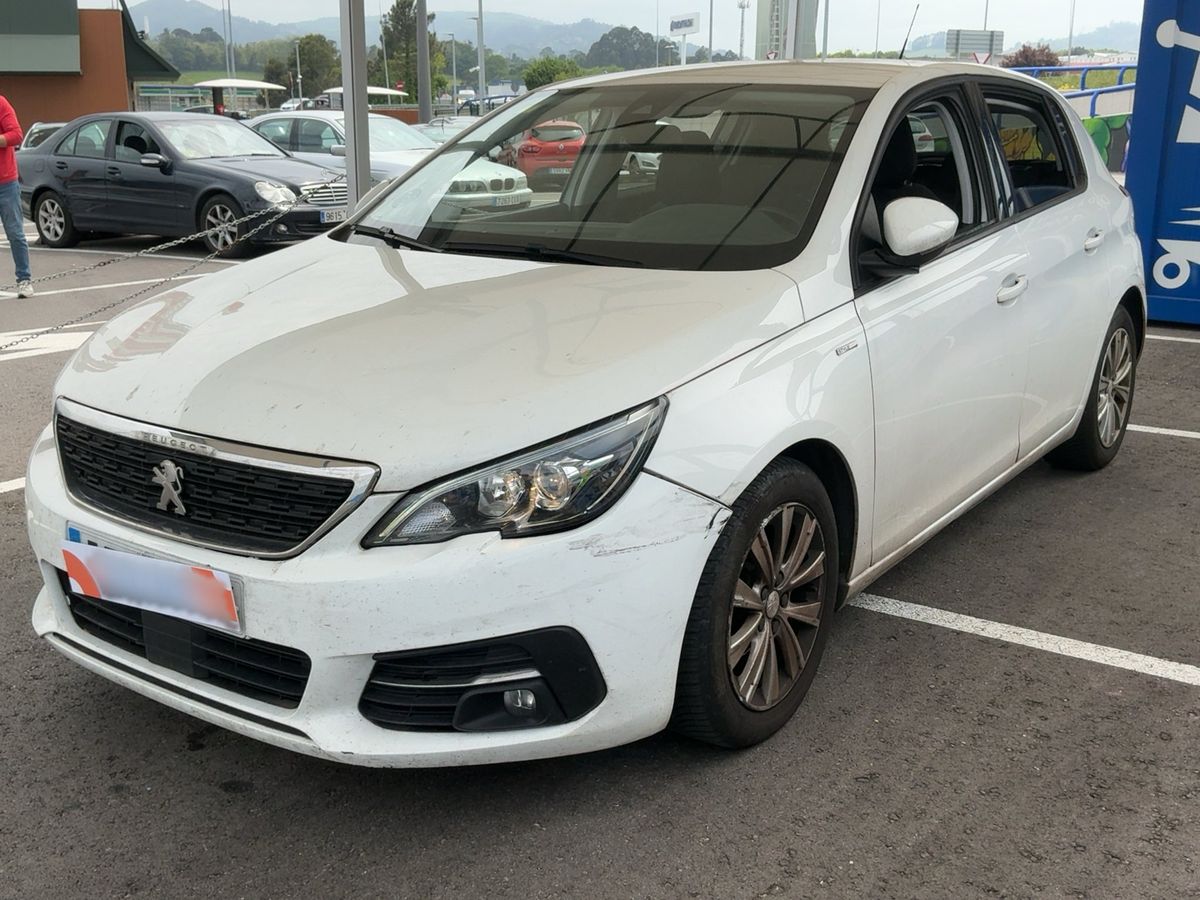 Peugeot 308 2018 — photo 1