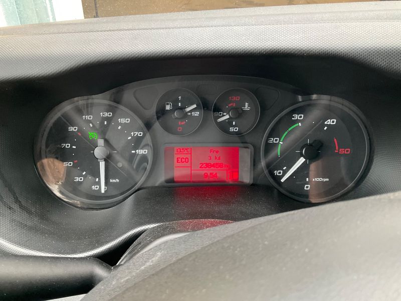 Iveco Daily 3.0 Diesel Einzelkabine 35 S Radstand 4100 — zdjęcie 13