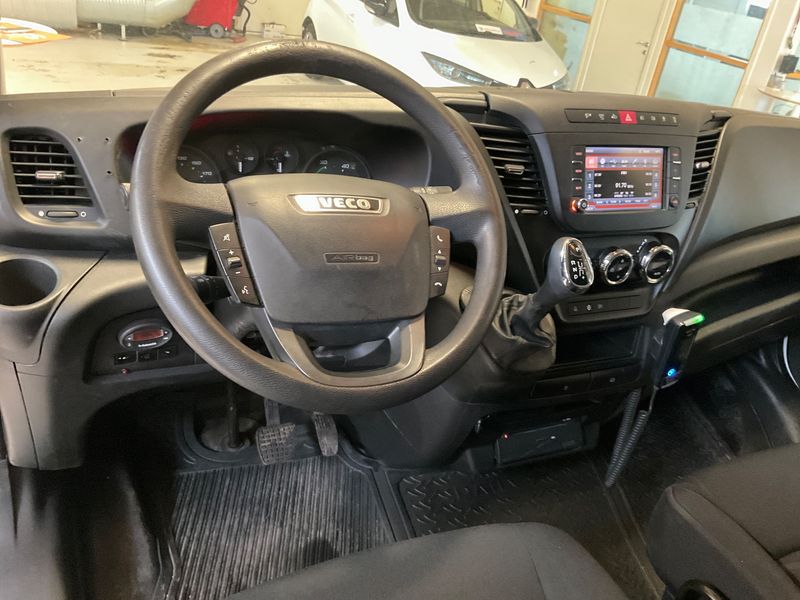 Iveco Daily 3.0 Diesel Einzelkabine 35 S Radstand 4100 — zdjęcie 12