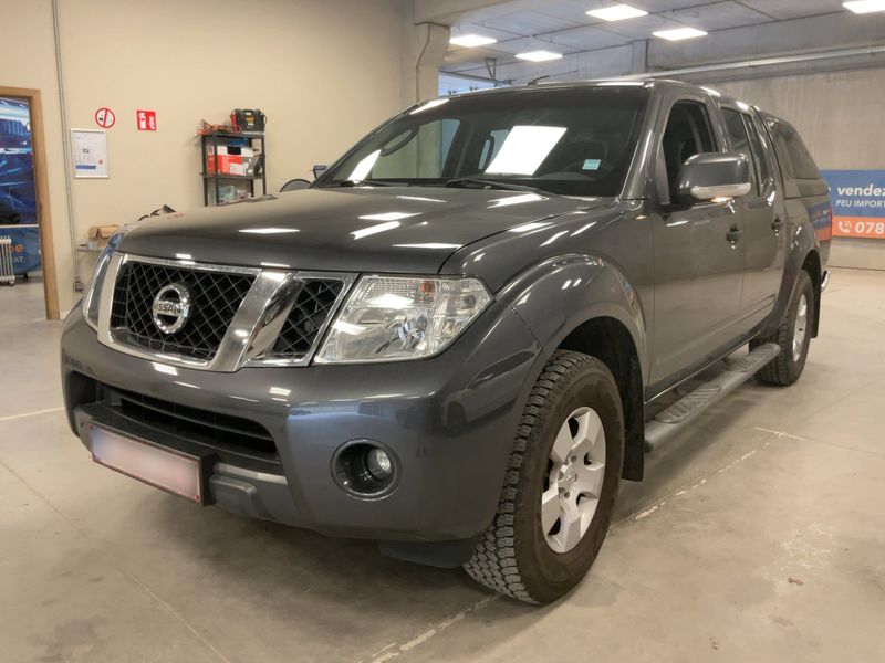 Nissan Navara Pick-up 2.5 dCi Double Cab LE 4x4 — zdjęcie 2