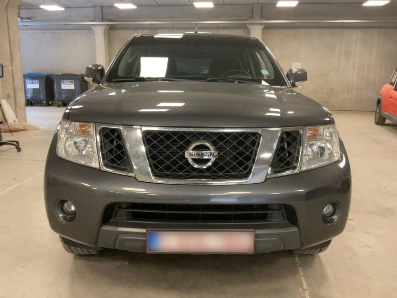 Nissan Navara Pick-up 2.5 dCi Double Cab LE 4x4 — zdjęcie 9