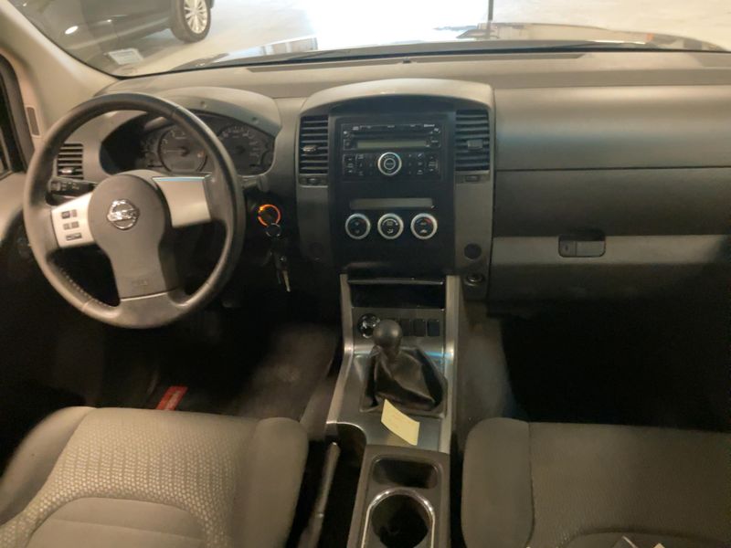 Nissan Navara Pick-up 2.5 dCi Double Cab LE 4x4 — zdjęcie 12