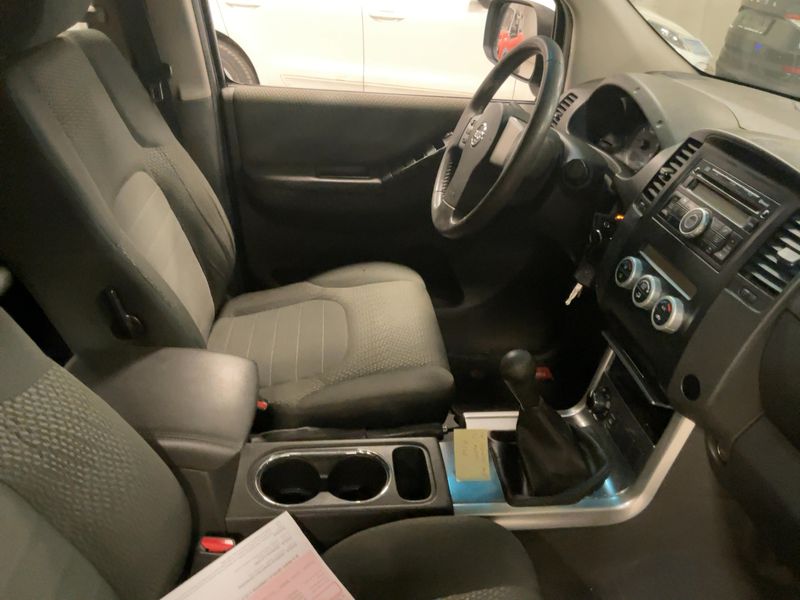 Nissan Navara Pick-up 2.5 dCi Double Cab LE 4x4 — zdjęcie 11