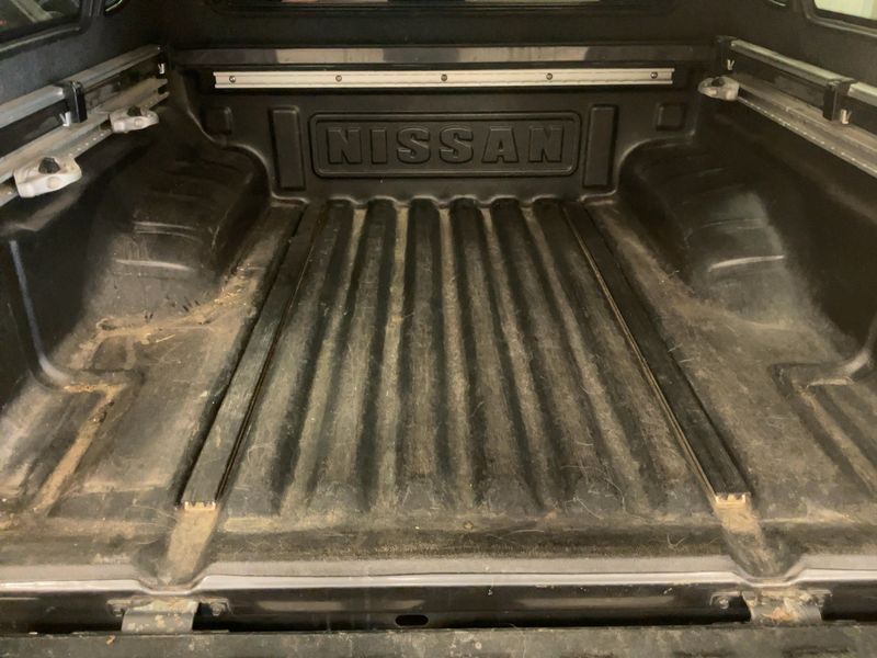 Nissan Navara Pick-up 2.5 dCi Double Cab LE 4x4 — zdjęcie 10