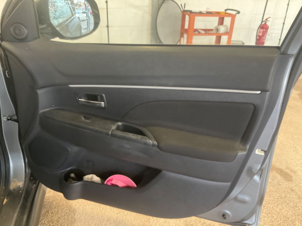 Mitsubishi ASX 2012 — photo 32