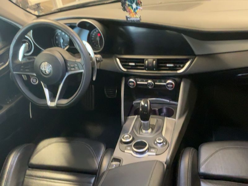 Alfa Romeo Giulia 2.0 Turbo Veloce — zdjęcie 12