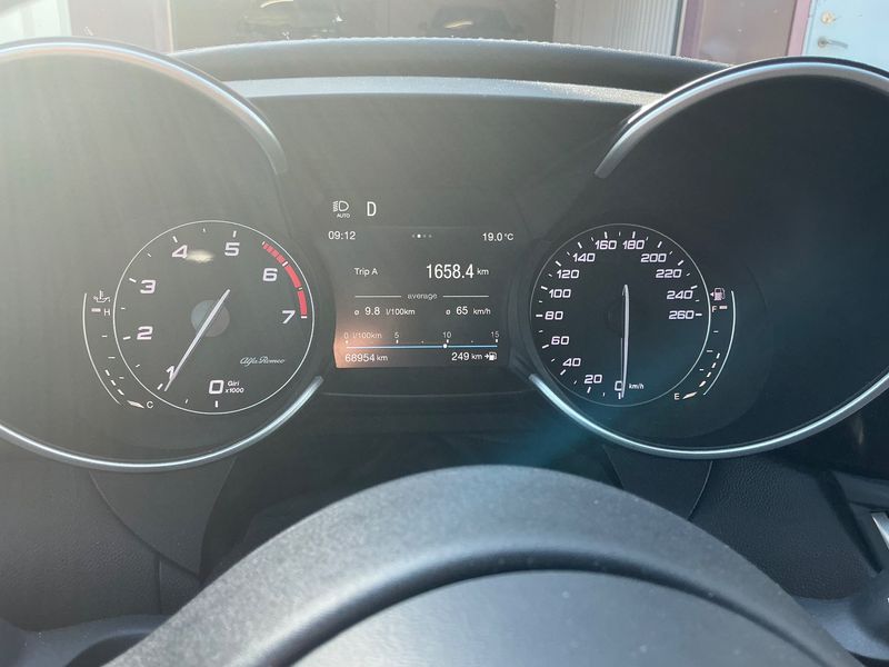 Alfa Romeo Giulia 2.0 Turbo Veloce — zdjęcie 13