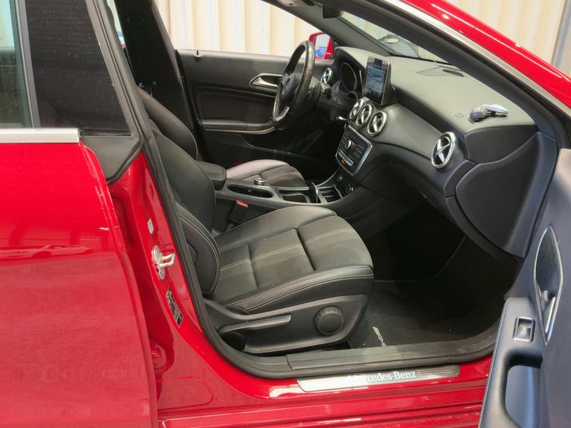 Mercedes-Benz CLA-Klasse CLA 220 Shooting Brake Urban — zdjęcie 11