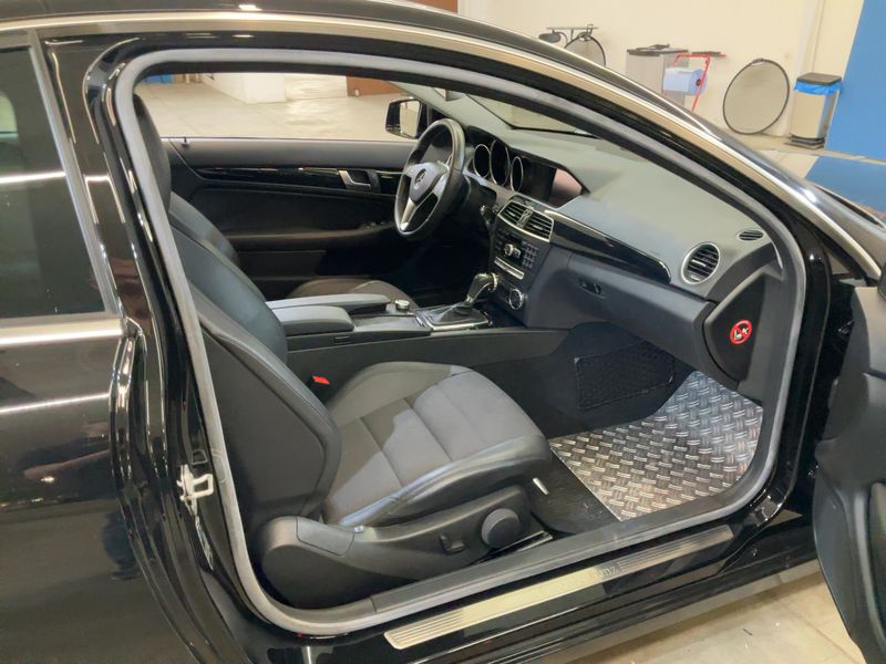 Mercedes-Benz C-Klasse C 180 CGI BlueEfficiency — zdjęcie 11