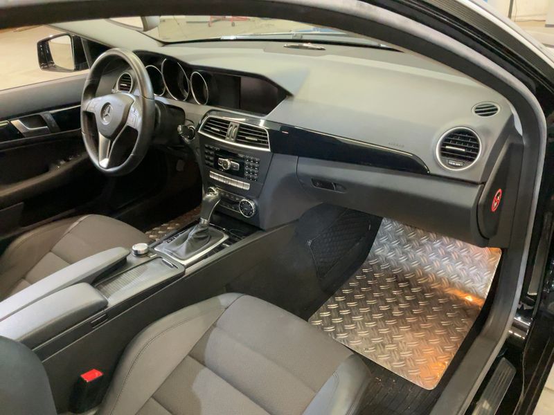 Mercedes-Benz C-Klasse C 180 CGI BlueEfficiency — zdjęcie 12