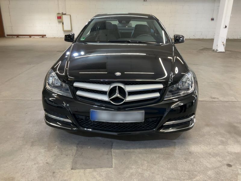 Mercedes-Benz C-Klasse C 180 CGI BlueEfficiency — zdjęcie 9