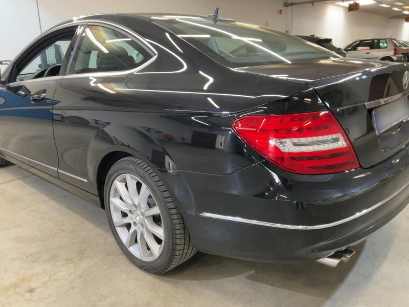 Mercedes-Benz C-Klasse C 180 CGI BlueEfficiency — zdjęcie 3