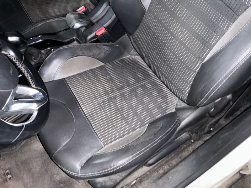 Peugeot 2008 1.2 PureTech Allure 2018 – снимка 26